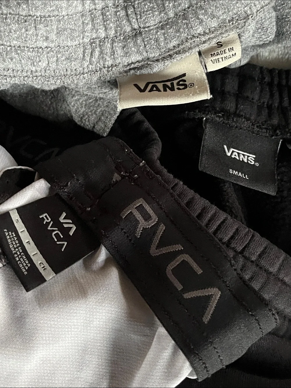 5 PC Big BOYS  Sz Small DKNY hoodie/ Vans shorts & joggers / RCVA  & Tommy